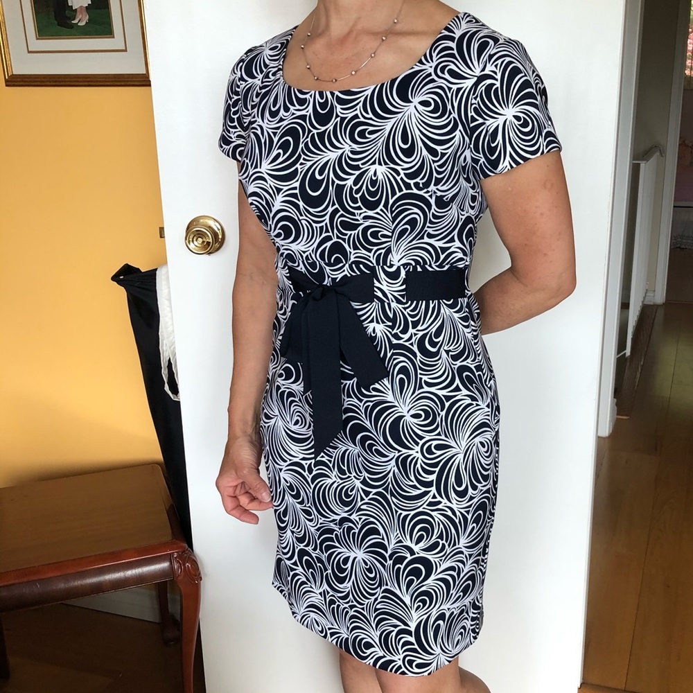 Blue and white pattern dress with front ti…